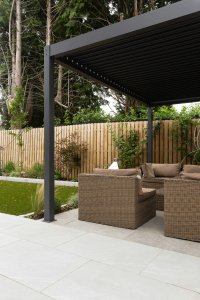 Pergola bioclimatique au Gosier avec SUNDIY 